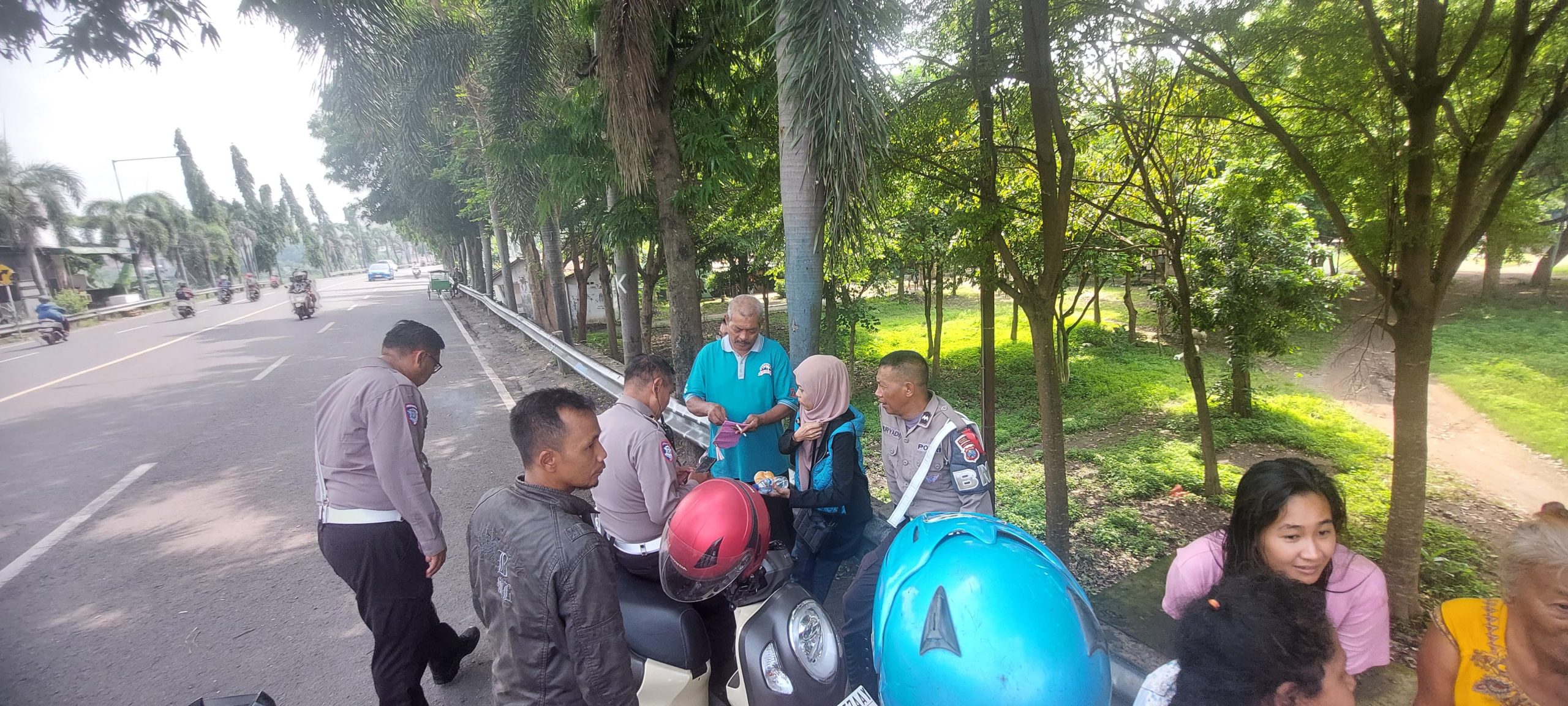 Polisi dan Warga Gagalkan Percobaan Bunuh Diri Ibu Rumah Tangga di Kediri,