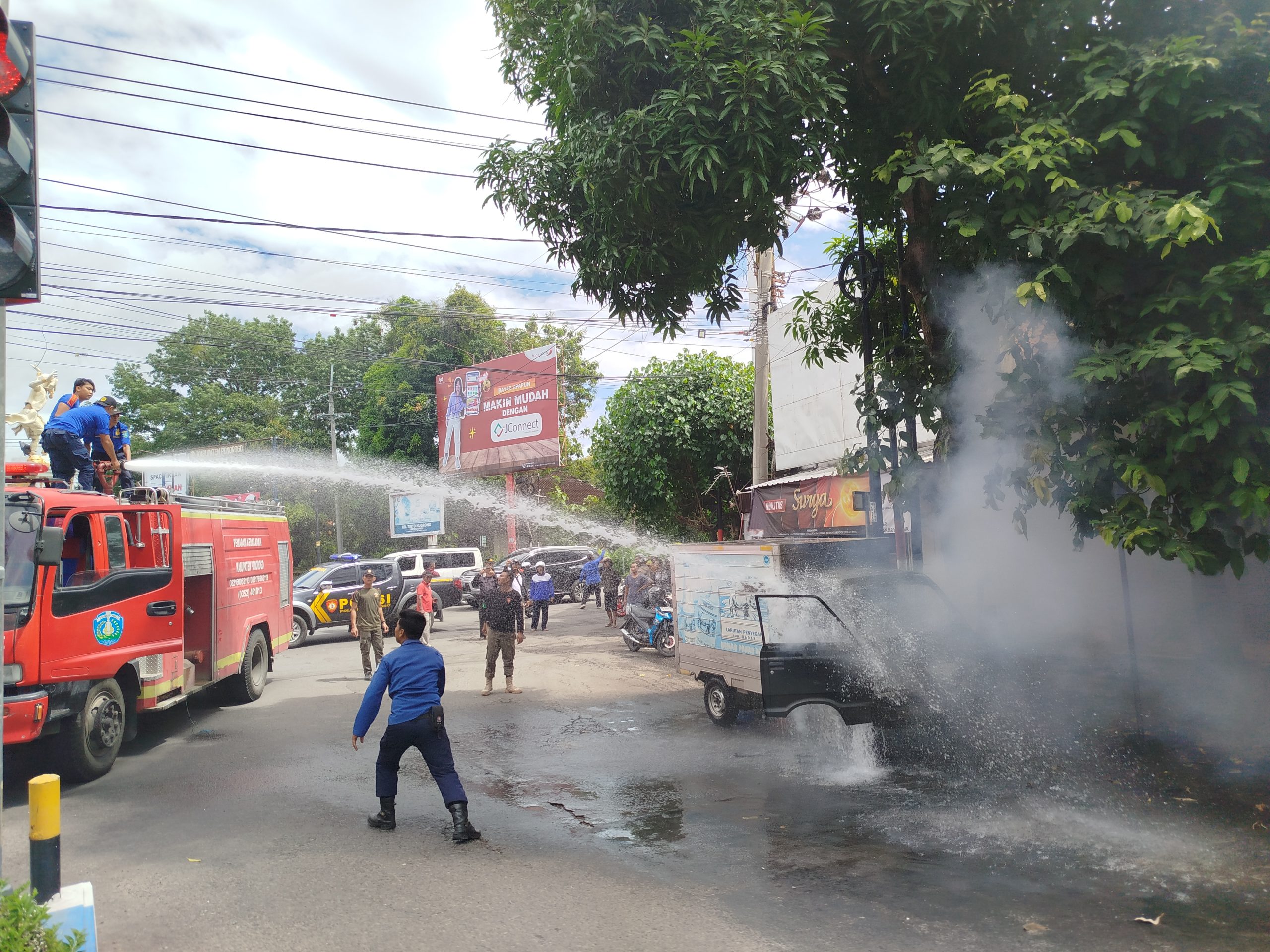 Mobil Box Pengirim Makanan Terbakar di Ponorogo, Kerugian Capai Belasan Juta