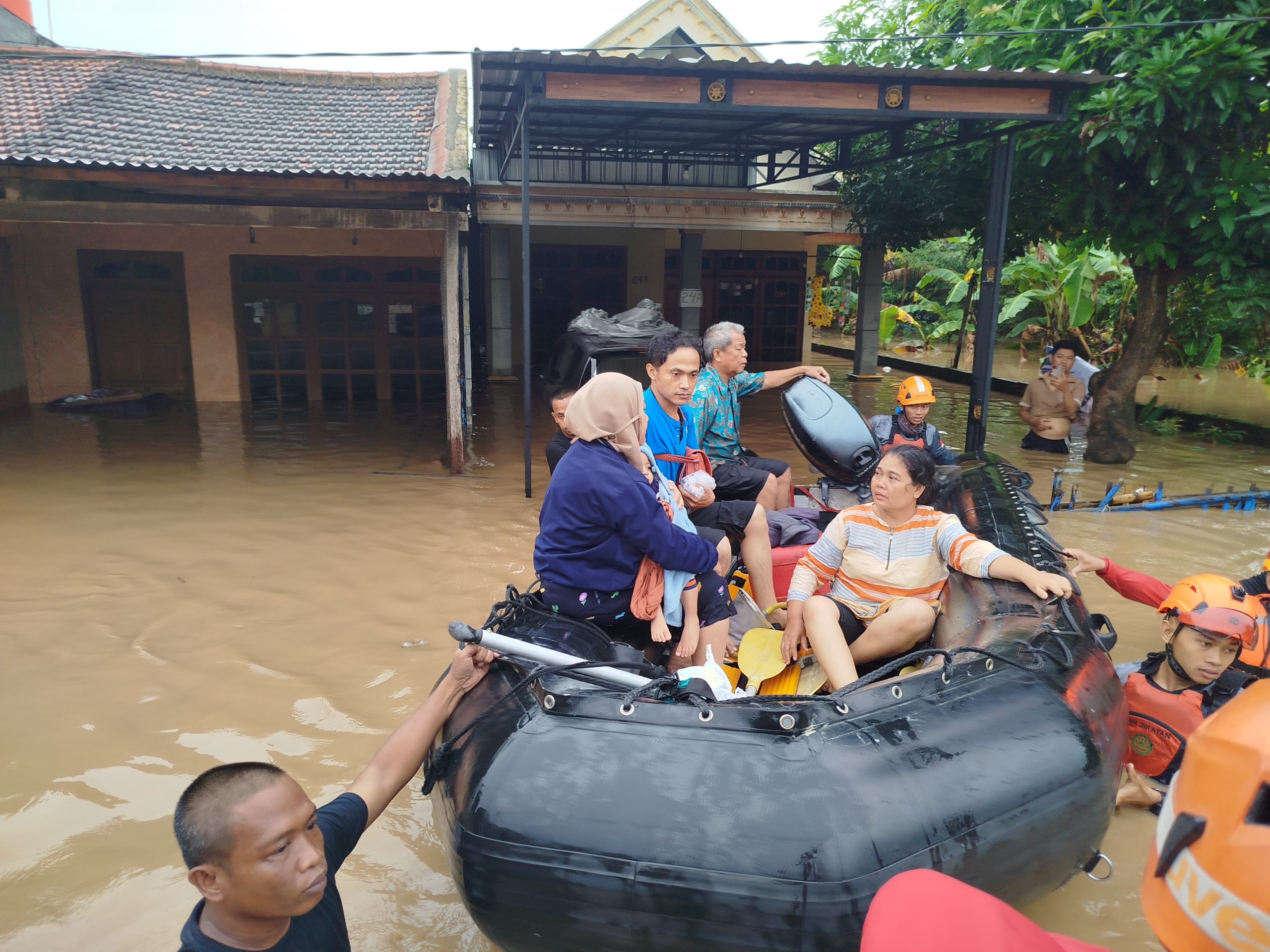 Kepala BNPB Instruksikan Perbaikan Tanggul Jebol di Ponorogo untuk Cegah Banjir Susulan