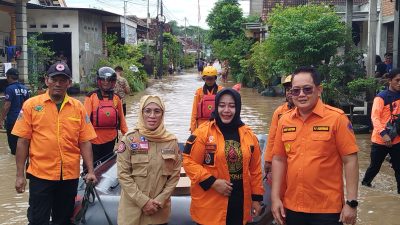 Pj Gubernur Jawa Timur Pantau Penanganan Banjir di Ponorogo