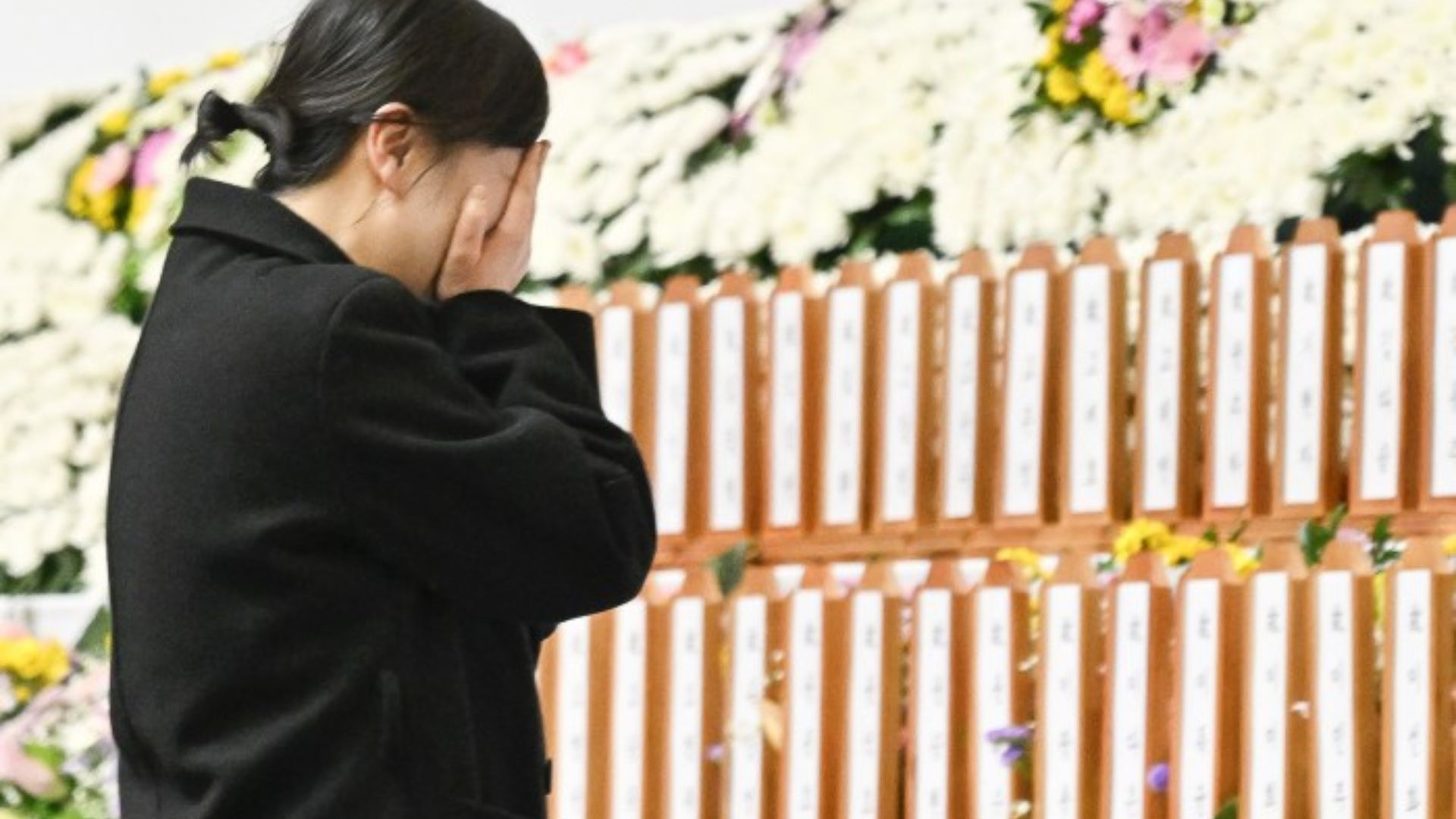 Haru! Altar Memorial 179 Penumpang Pesawat Jeju Air Penuh dengan Suasana Duka