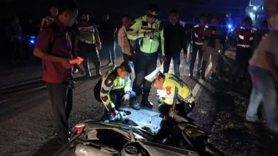Pemotor Bonceng Tiga Hilang Kendali di Jombang, Satu Nyawa Melayang!