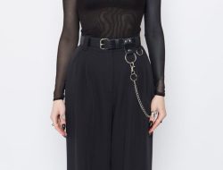 15 Ide Outfit Skena untuk Cewek yang Keren Banget, Siap Tampil Badas?