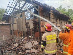 Obat Nyamuk Picu Kebakaran, Tiga Rumah di Losari Gondang Ludes Dilalap Api