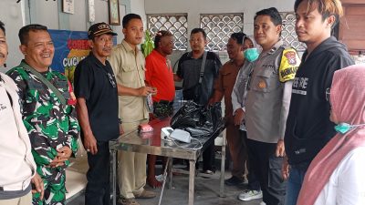 Aparat dan Warga Selamatkan Tukang Becak di Kediri dari Aksi Nekat