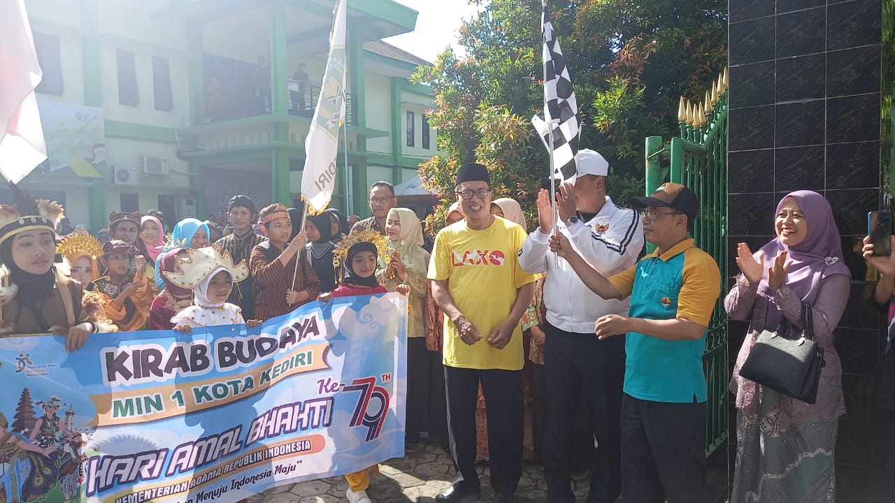 Meriahkan Amal Bakti ke-79, Kemenag Kota Kediri Gelar Parade Budaya Nusantara dan Drumband