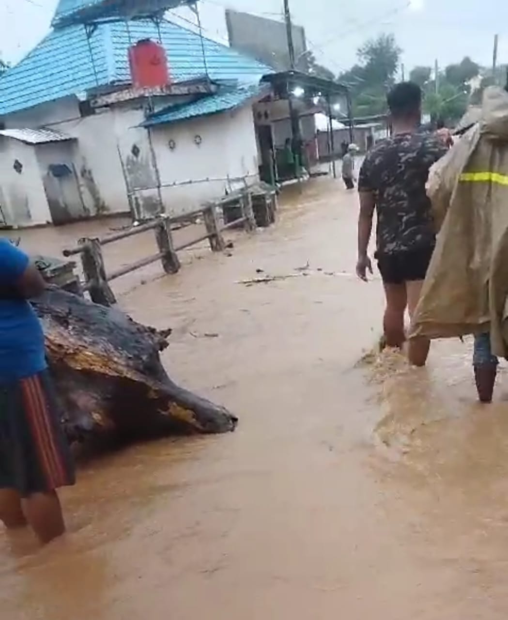 Hujan Deras Tiga Jam Sebabkan Banjir di Banyakan, Grogol, dan Tarokan BPBD Kediri Dirikan Posko Darurat di Tiron