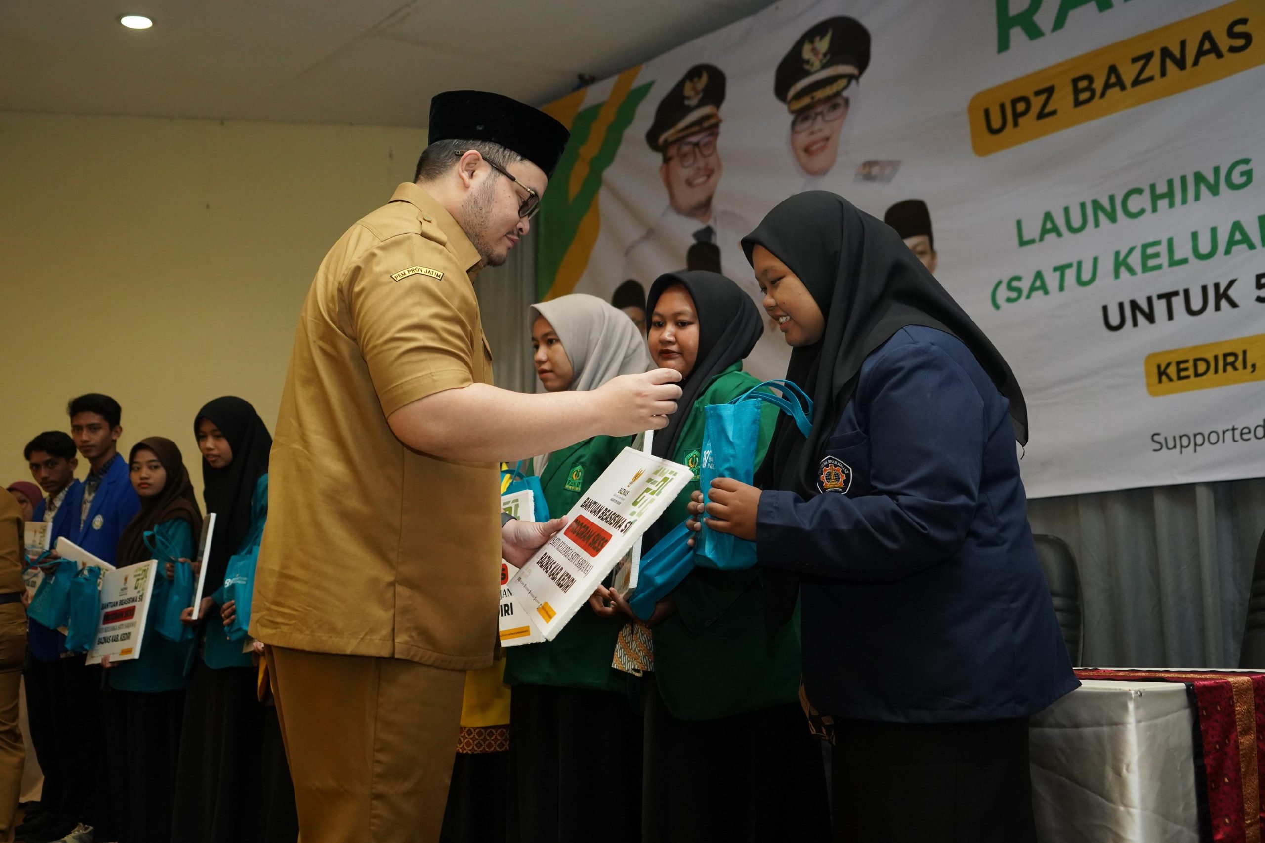 ZIS Baznas Meningkat Hampir 70 %, Mas Dhito Launching Program Beasiswa Satu Keluarga Satu Sarjana