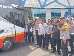 Jelang Nataru, Harga Tiket Bus Naik dan Stasiun Dipenuhi Ribuan Penumpang