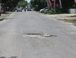 Waspadalah ! Banyak Jalan Berlubang di Jalur Kediri-Blitar Saat Hujan Deras