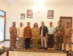 Pj Wali Kota Kediri Kedatangan Tamu Presenter Helmy Yahya, Bincang-Bincang Banyak Hal Mengenai Kota Kediri