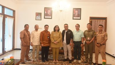 Pj Wali Kota Kediri Kedatangan Tamu Presenter Helmy Yahya, Bincang-Bincang Banyak Hal Mengenai Kota Kediri