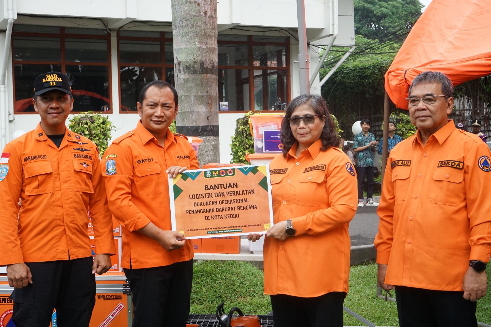 Pj Wali Kota Kediri Pimpin Apel Gladi Kesiapsiagaan Menghadapi Ancaman Bencana di Kota Kediri