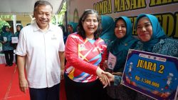 Serahkan Hadiah Kepada Pemenang Lomba Masak Berbahan Baku Ikan, Pj Wali Kota Kediri Harapkan Angka Konsumsi Ikan Kota Kediri Terus Meningkat