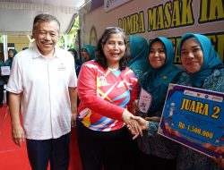 Serahkan Hadiah Kepada Pemenang Lomba Masak Berbahan Baku Ikan, Pj Wali Kota Kediri Harapkan Angka Konsumsi Ikan Kota Kediri Terus Meningkat