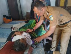Warganya Sakit, Kades Bulu Kecamatan Semen Sigap Berikan Pertolongan Medis