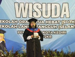 Hadiri Wisuda Peserta SOTH, Pj Wali Kota Kediri : SOTH Harus Diikuti Oleh Semua Orang Tua di Kota Kediri
