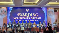 Patuh dalam Kewajiban Bayar Pajak, Puluhan Pelaku Usaha Berprestasi dapat Anugerah dari BPKAD Kota Kediri