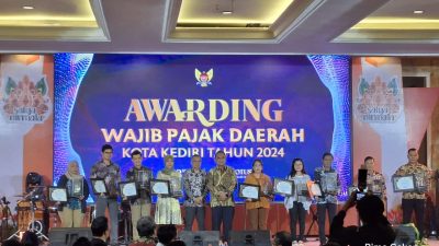 Patuh dalam Kewajiban Bayar Pajak, Puluhan Pelaku Usaha Berprestasi dapat Anugerah dari BPKAD Kota Kediri