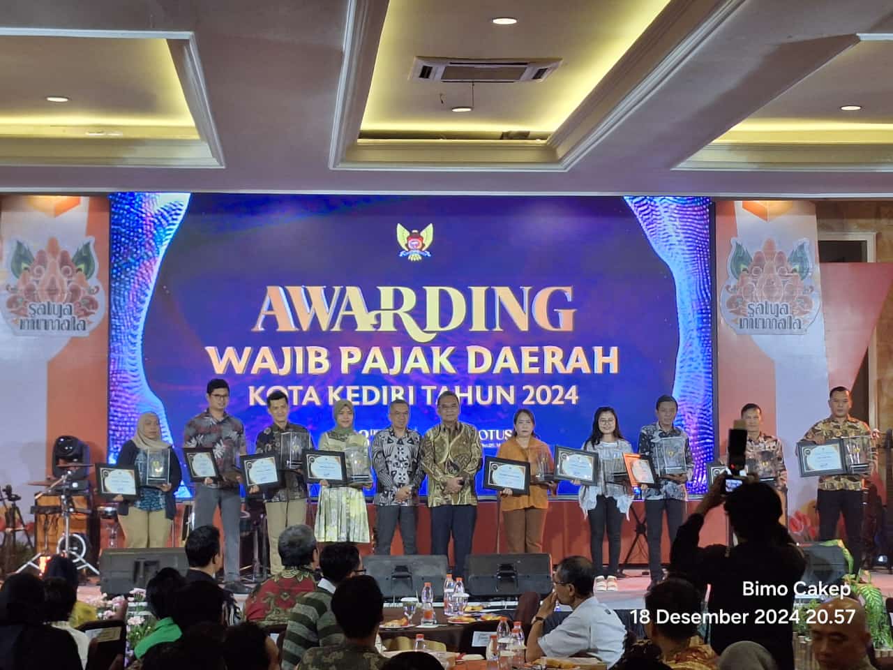 Patuh dalam Kewajiban Bayar Pajak, Puluhan Pelaku Usaha Berprestasi dapat Anugerah dari BPKAD Kota Kediri
