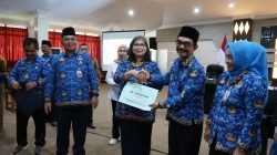 Pj Wali Kota Kediri Serahkan SK Pensiun PNS TMT Februari Sampai Dengan Mei 2025