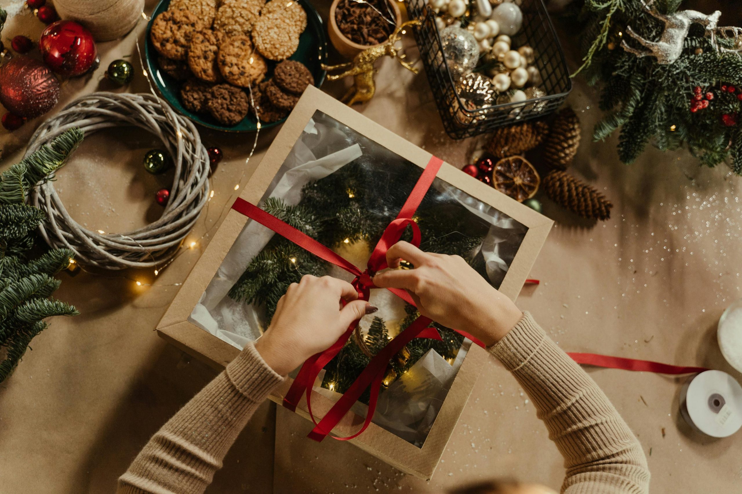 20 Ide Kado Natal untuk Teman yang Berkesan dan Pasti Bermanfaat