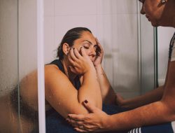 9 Artis yang Melahirkan dengan Metode Water Birth, Terbaru Nikita Willy!