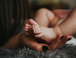 Kasus Siswi Melahirkan Bayi di Kamar Mandi Tulungagung Temukan Satu Fakta, Ternyata Ayah Biologis Bukan Pelajar!