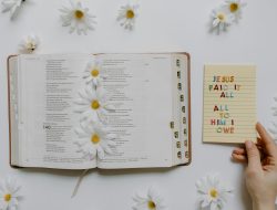 30 Ide Caption Sosial Media tentang Liburan Akhir Tahun yang Unik dan Kekinian, Ada yang Bahasa Inggris Juga!