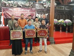KPU Kabupaten Kediri Beri Penghargaan Pemenang Lomba Selfie Pilkada 2024 