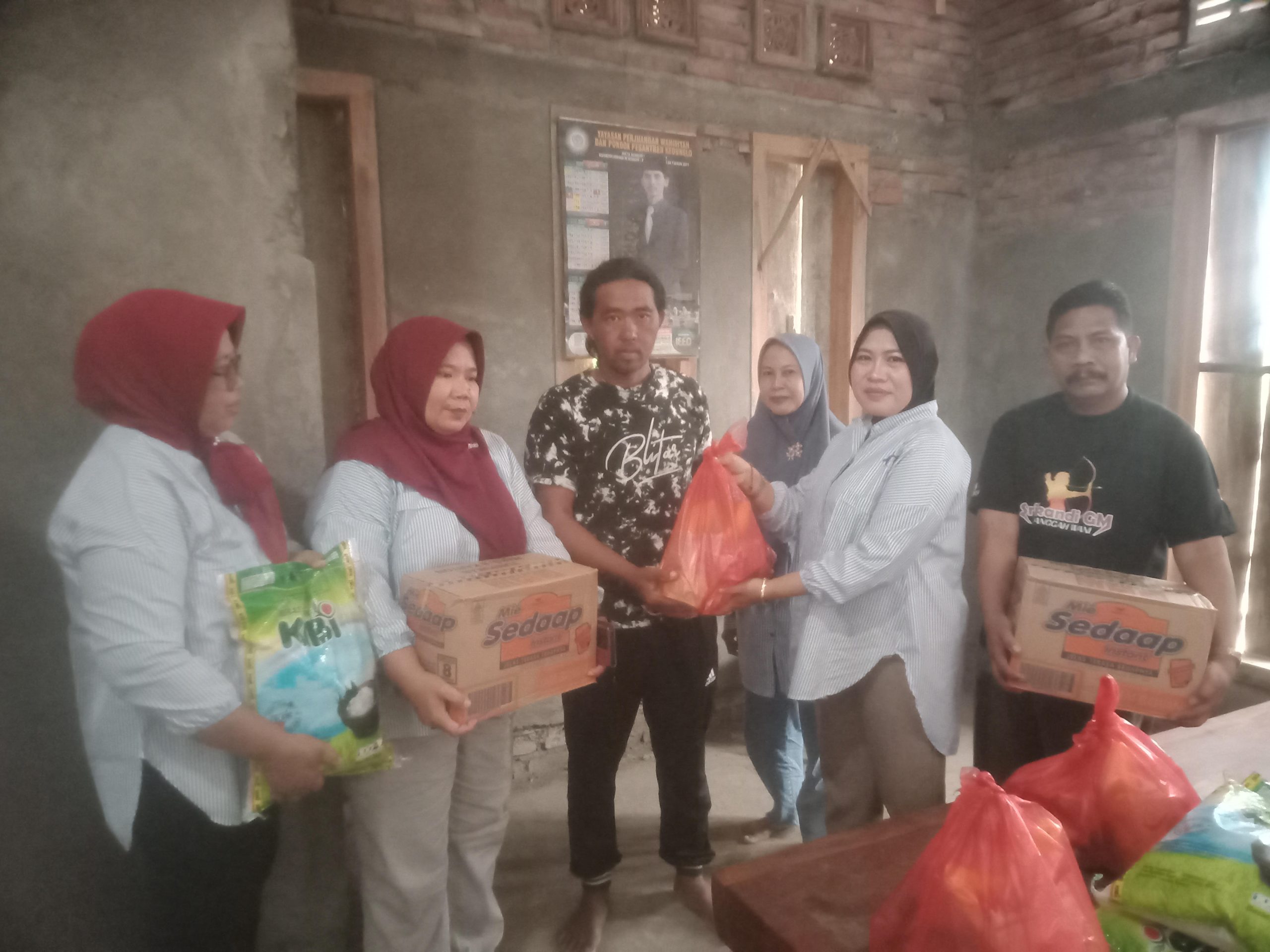 Srikandi GM Nganjuk Bantu Korban Kebakaran Rumah di Desa Losari