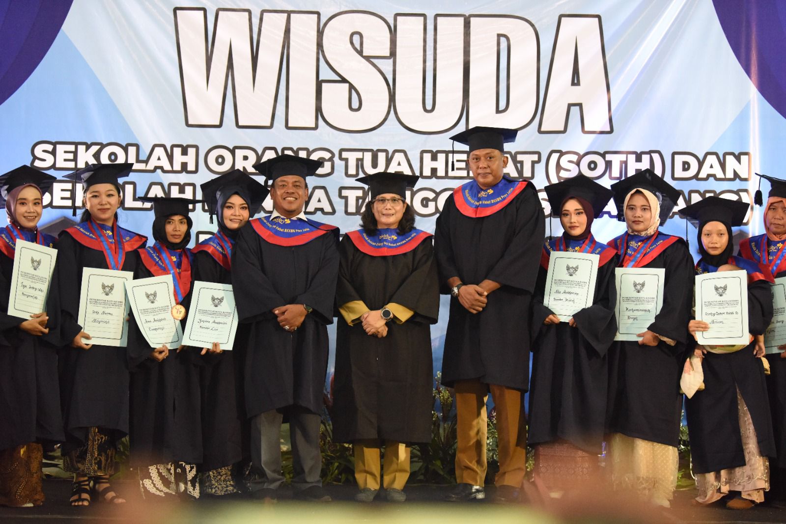 Wisuda SOTH Kecamatan Mojoroto, Pj Wali Kota Kediri Tekankan Ayah Turut Aktif Terlibat Pola Pengasuhan Anak