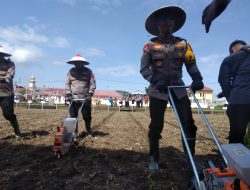 Kapolda Jatim Irjen Imam Sugianto Luncurkan Penanaman Jagung Merek Bhayangkara di Blitar