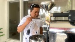 Mengenal Ahrian Festyananda: Sang “Suhu” Kopi di Blitar Raya