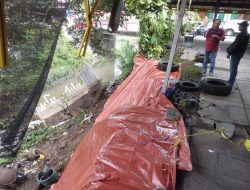 Dihantam Air Sungai, Talud di Blitar Ambrol, Bangunan Gudang Ikut Hancur