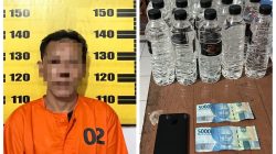 Polisi Tangkap Pengedar Minol Jenis Arak Bali di Tulungagung, Puluhan Botol Disita