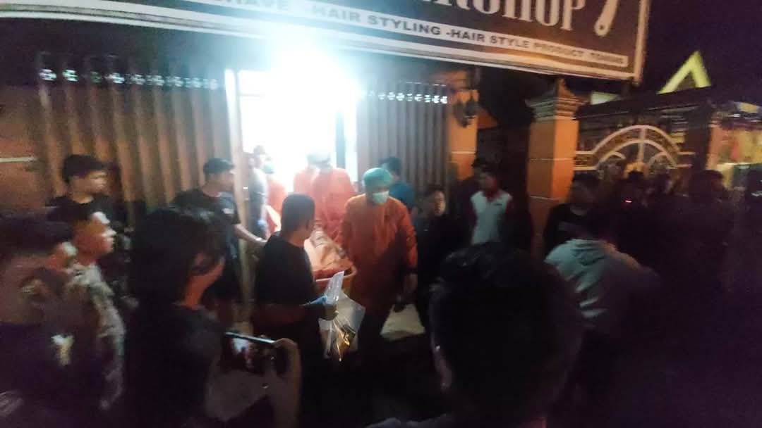 Kronologi Insiden Tragis di Barbershop Jombang, Seorang Pria Tewas Bersimbah Darah!