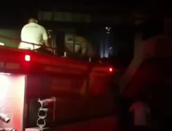 Kobaran Api Hanguskan Gudang AFCO di Mojokrapak, Dugaan Penyebab Ditelusuri!