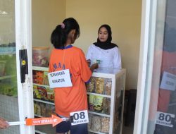 Rekonstruksi Kasus Keracunan Sekeluarga Sebabkan Satu Anak Tewas di Ngancar, Tersangka Peragakan Puluhan Adegan