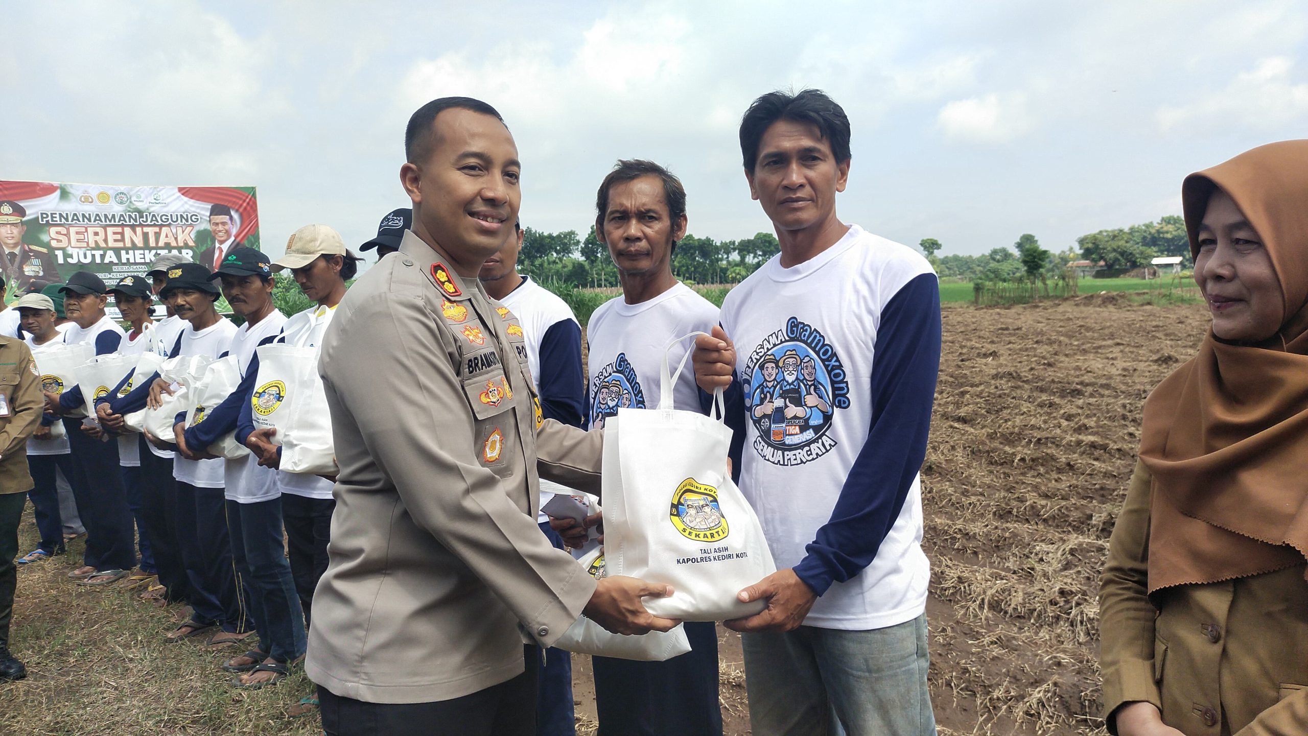 Polres Kediri Kota Tanam Jagung Serentak di Banyakan, Dukung Swasembada Pangan 2025