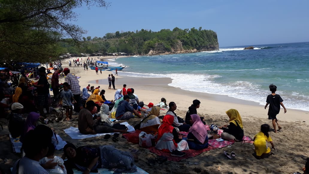 Dari 11 Pantai di Blitar, Baru Dua yang Terkoneksi Internet