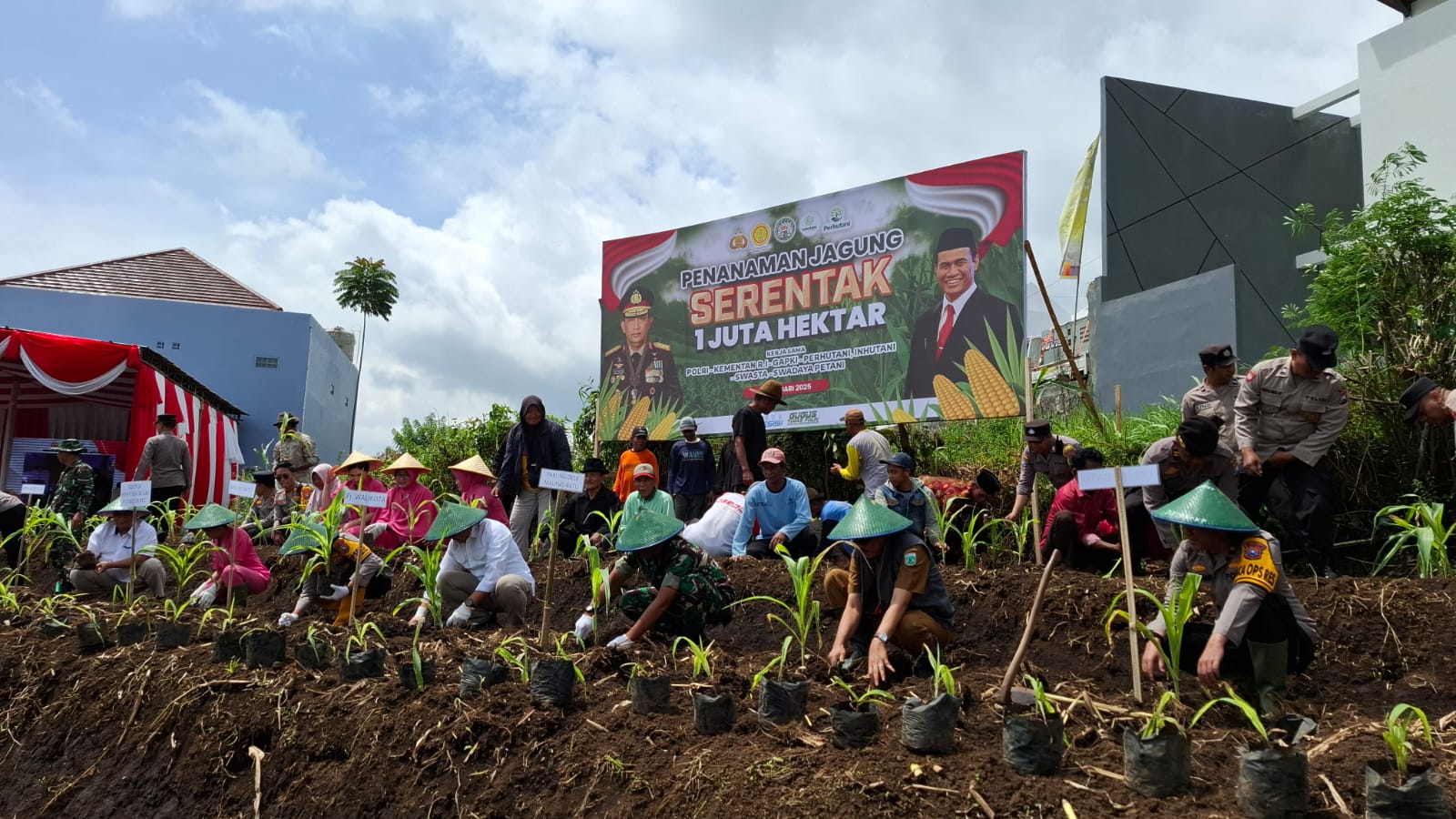 Gerakan Penanaman Jagung Serentak di Kota Batu, Polres Batu Kompak Dukung Asta Cita Presiden Prabowo