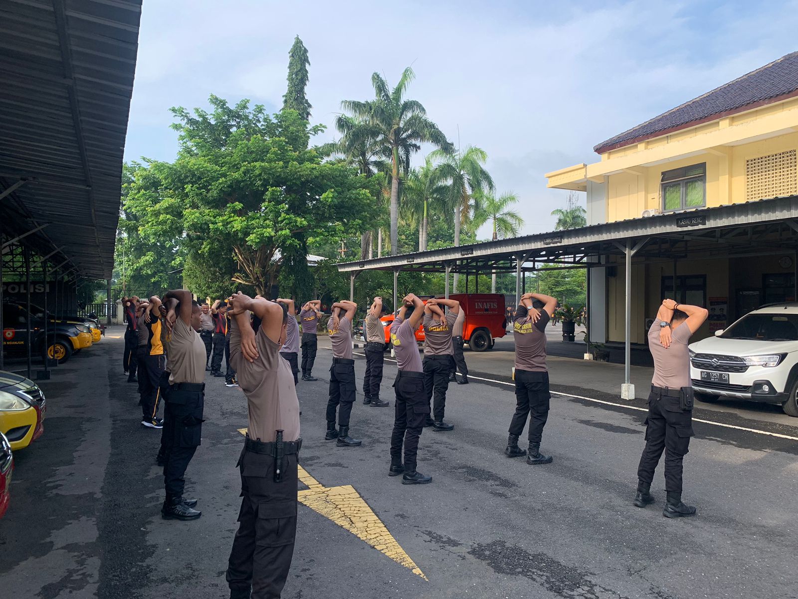 Kasat Samapta Latih Fisik Anggota Dalmas Polres Nganjuk untuk Kesiapan Pam Libur Panjang