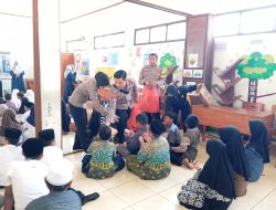 Polres Nganjuk Bagikan 100 Paket Makanan Bergizi Gratis untuk Siswa SDN 1 Sukomoro