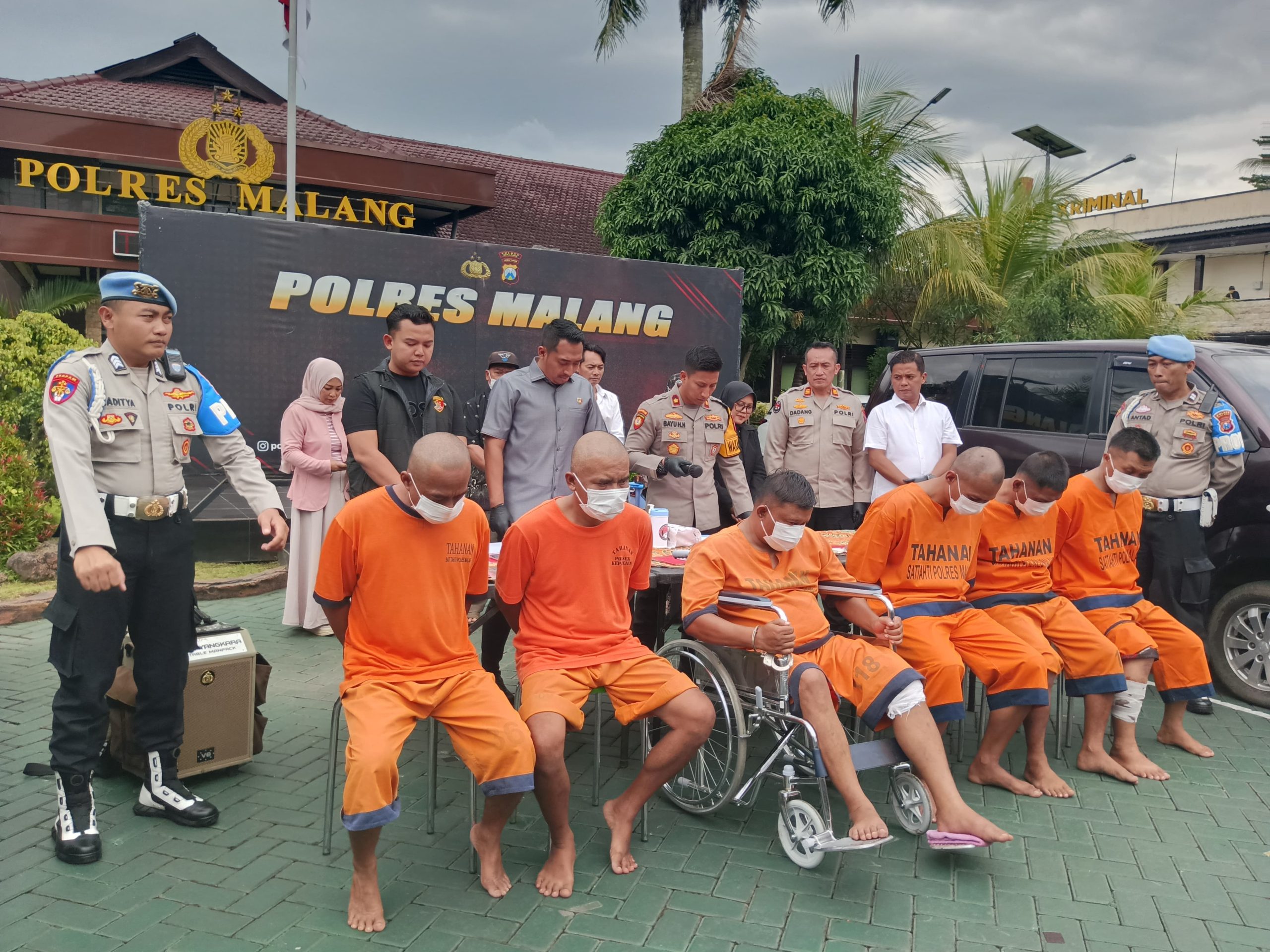 Polres Malang Tangkap Komplotan Pencuri Mobil dan Perhiasan, Dua Pelaku Ditembak!