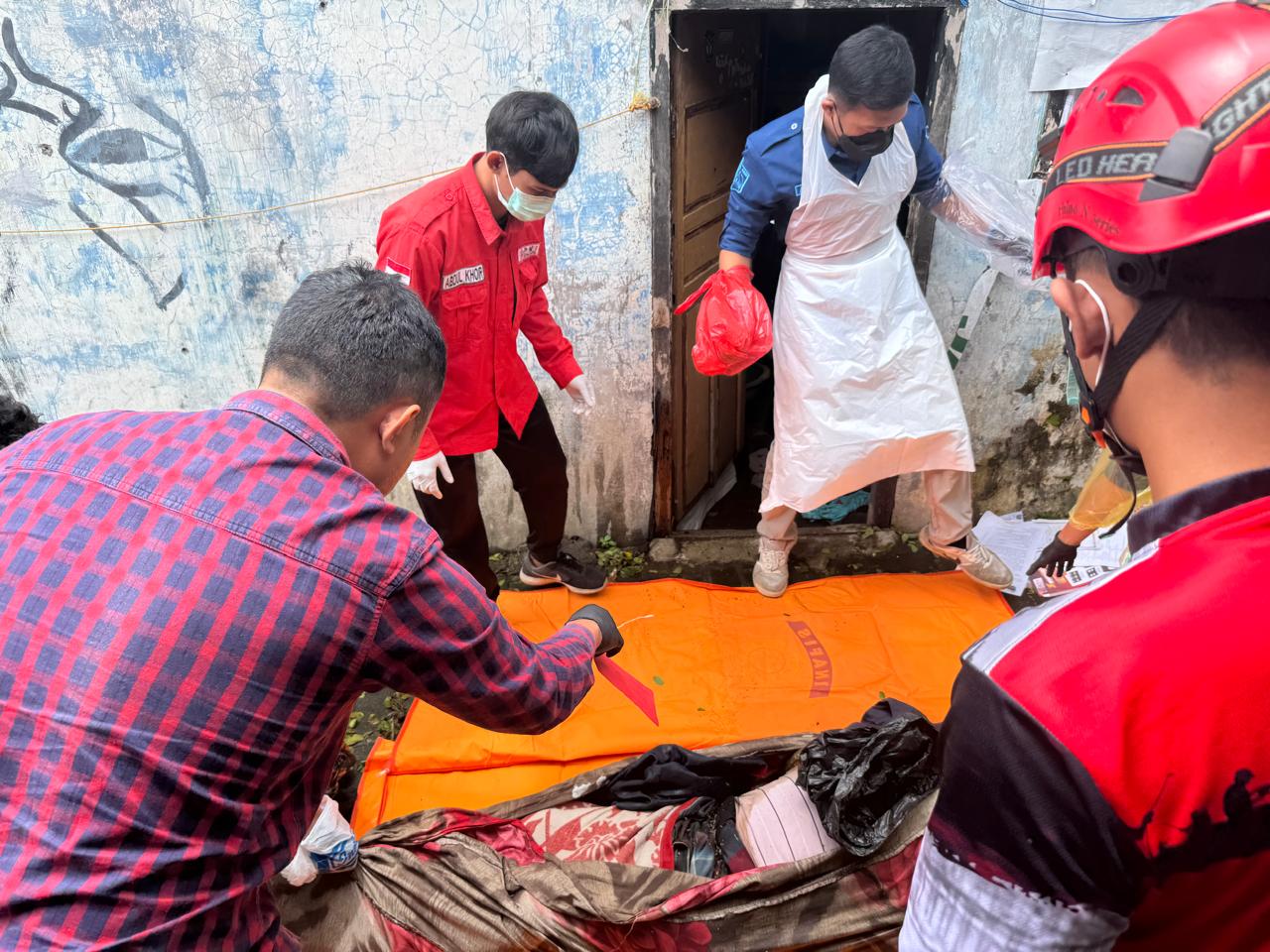 Pria Warga Batu Ditemukan Tewas Membusuk di Kamar Kos