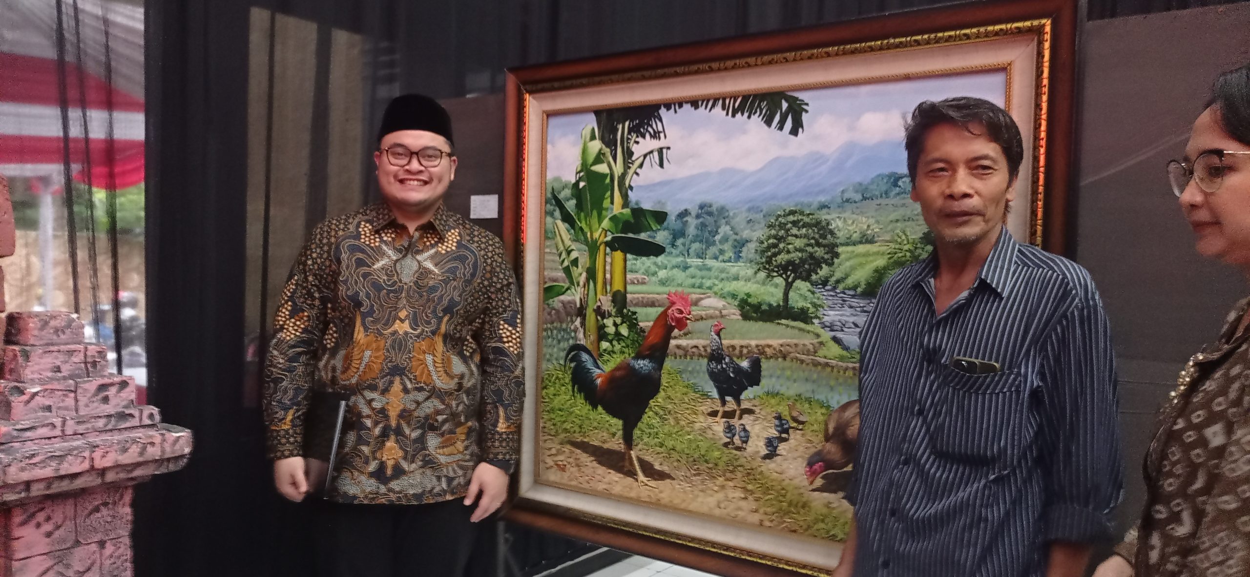 Bupati Kediri Terpesona Karya Lukisan Ruslan di Pameran KPU