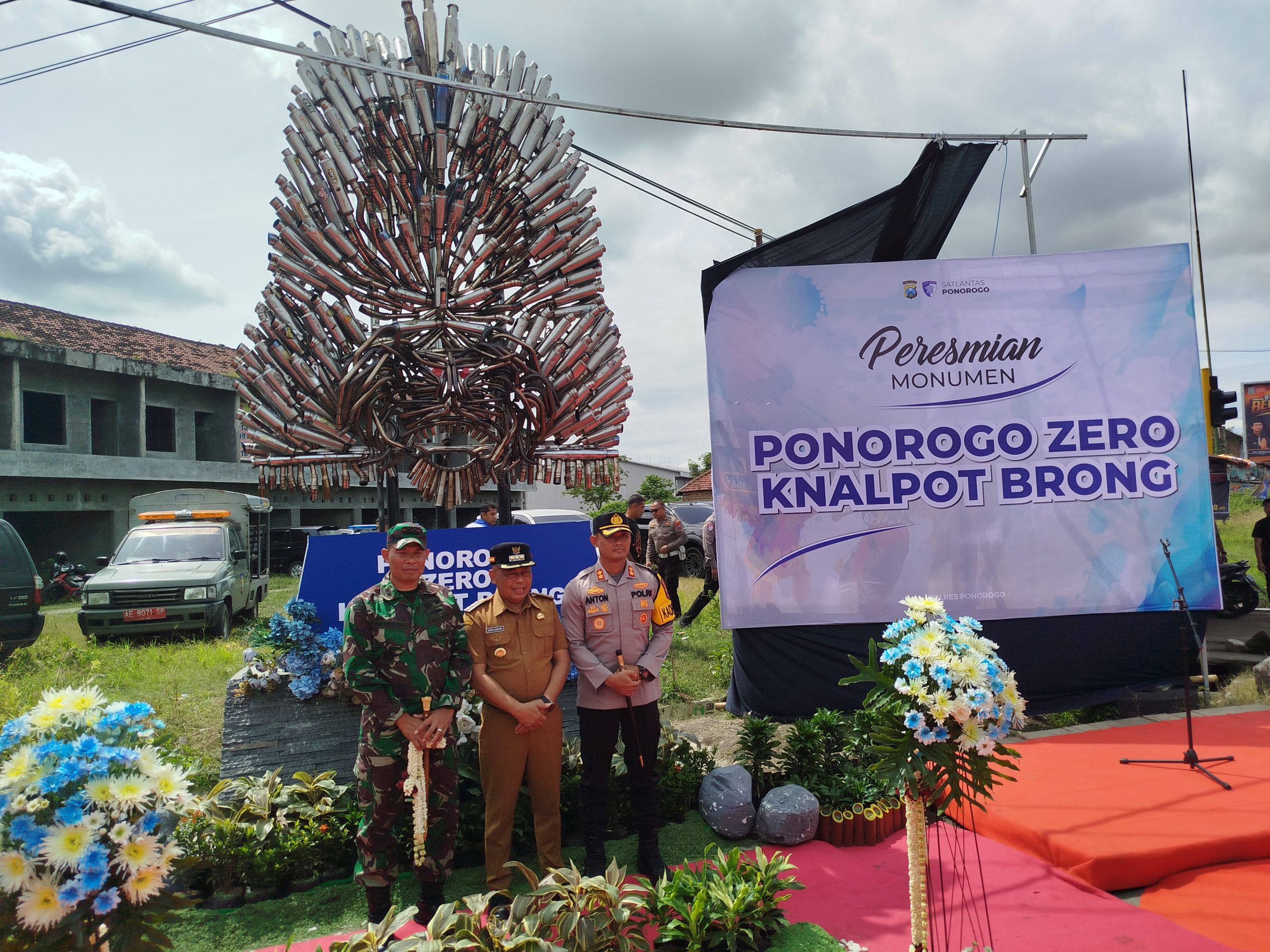 Polres Ponorogo Ubah Knalpot Brong Hasil Razia Menjadi Monumen Reyog