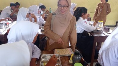 Disdik dan Dinkes Kediri Pantau Program Makan Bergizi di SMP Negeri 1 Kayen Kidul