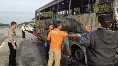 Bus AKAP Terbakar di Tol Trans Jawa, Seluruh Penumpang Selamat